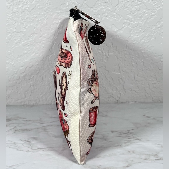 Sewing Pattern Pouch with Button Zipper Pull - Picture 3 of 9